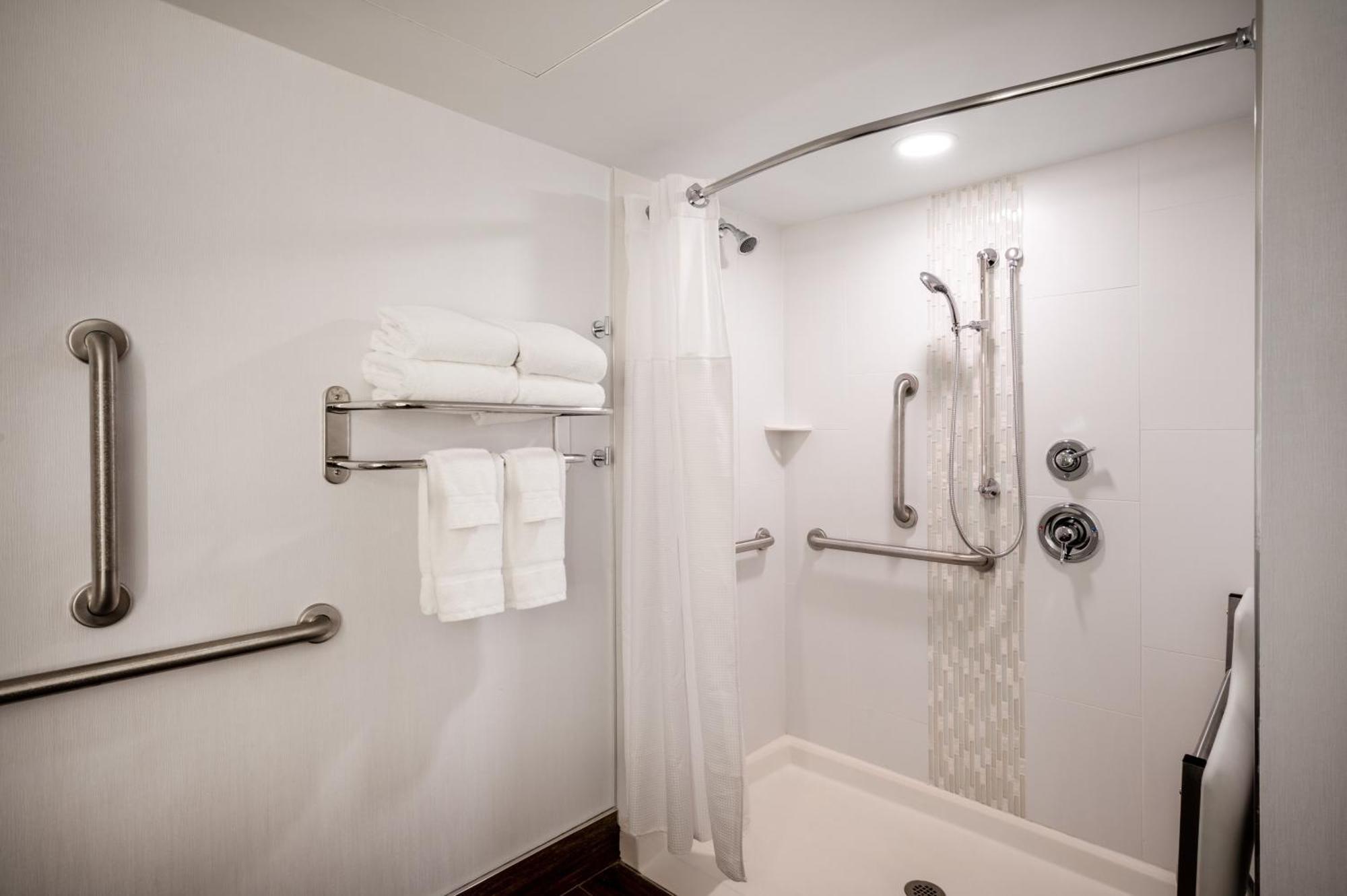 Queen Room - Disability Access