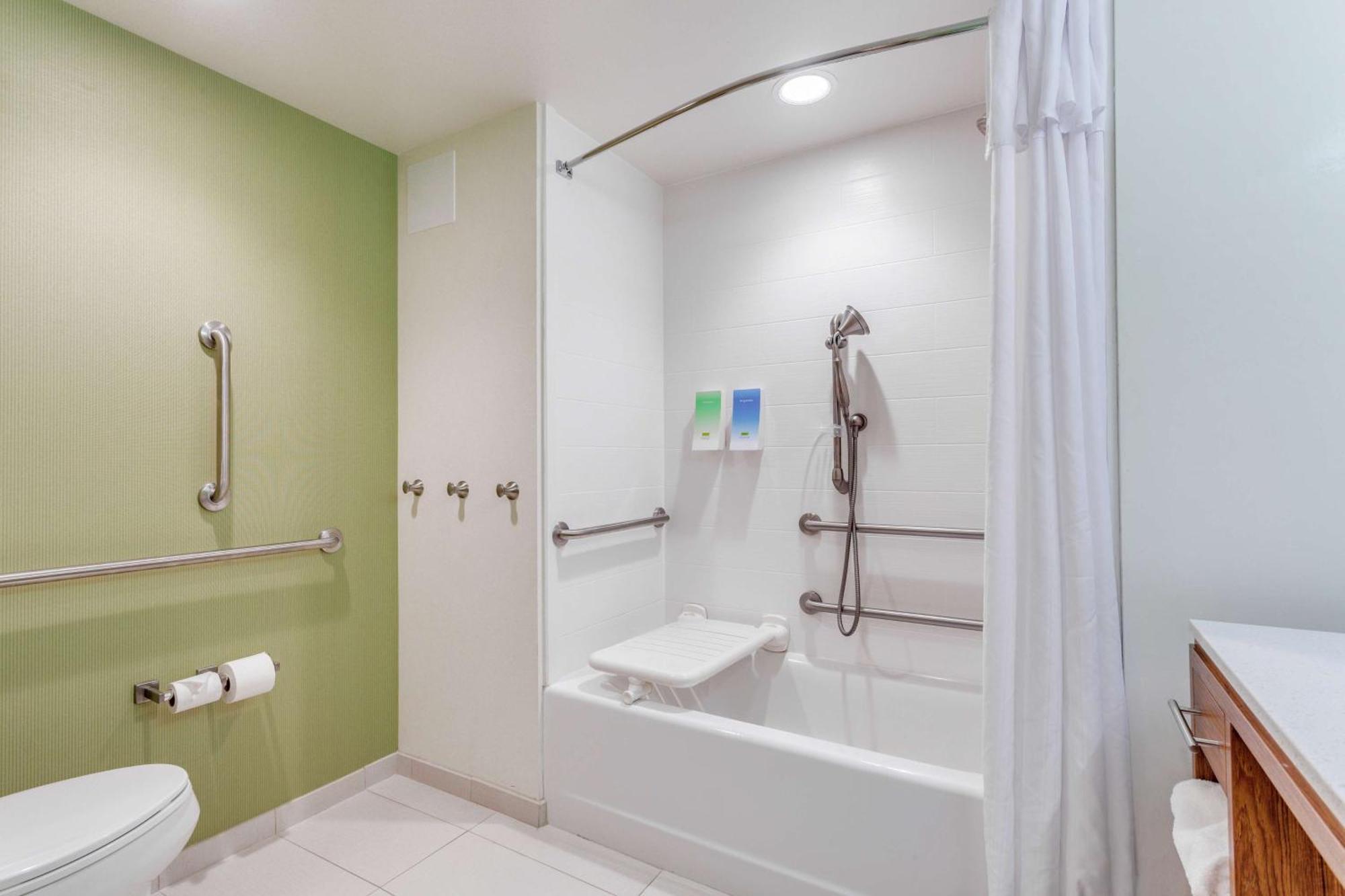 Queen Studio - Mobility/Hearing Accessible