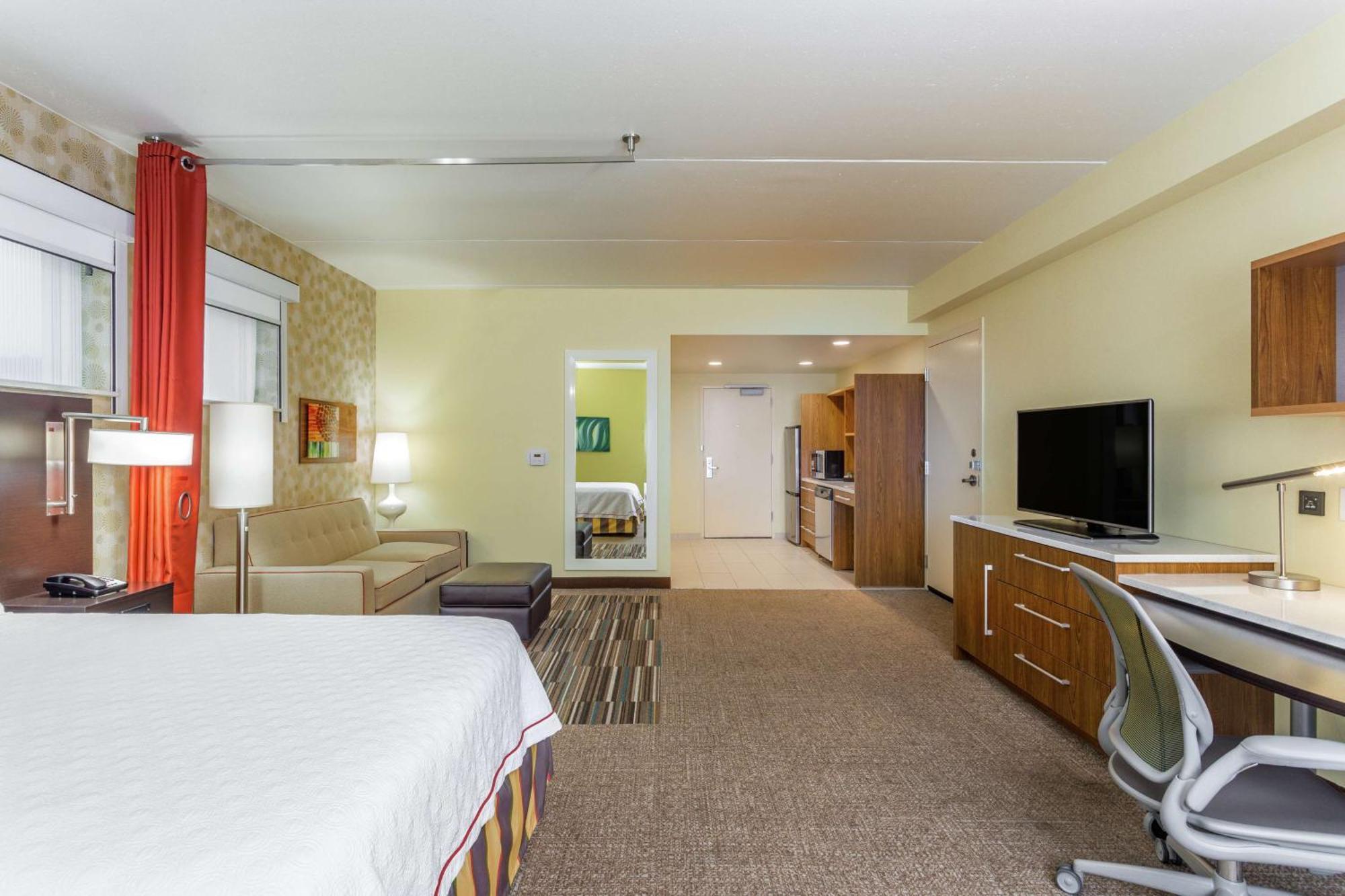 Queen Studio Suite - Hearing Access/Non-Smoking